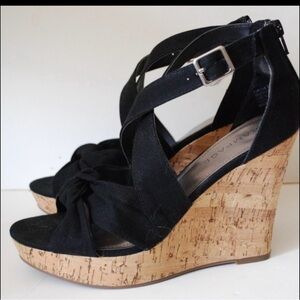 Black wedges